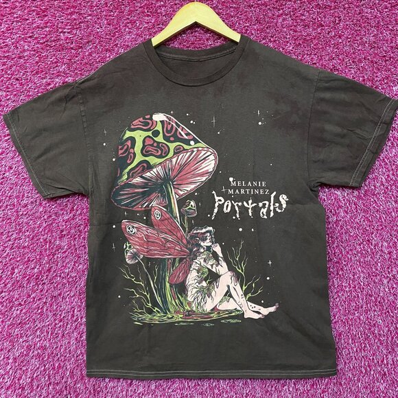 Melanie Martinez Portals Fairy Mushroom Tshirt size Large - Picture 1 of 4